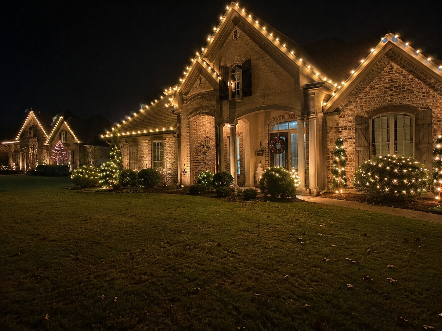 Elegant roofline Christmas lights installed in Shreveport, LA